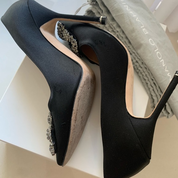 Manolo Blahnik Hangisi Satin Pumps - Picture 5 of 6